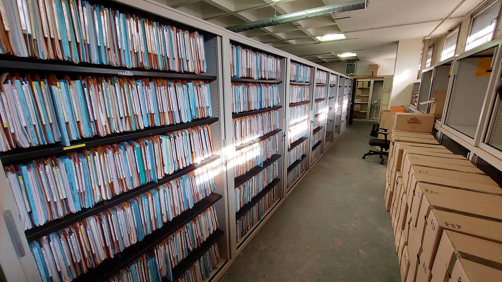 Rayonnages d'archives et classeurs